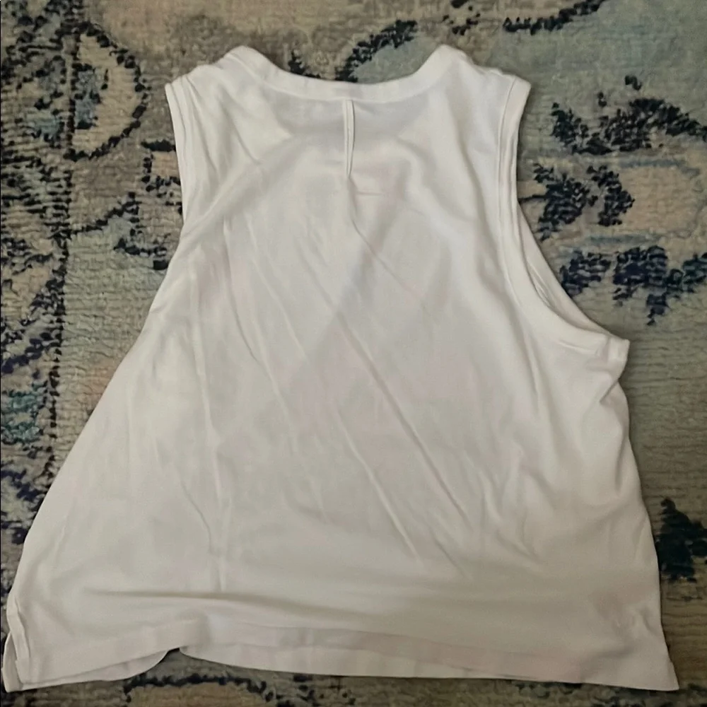 White Sleeveless Women's Top - Picture 3 of 3